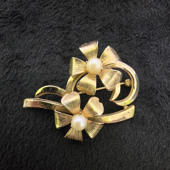 Brooks Flower Ribbon Pin - Picture 2 of 7